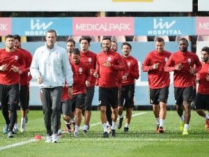 Mustafa Denizli, İlk Antrenmanına Çıktı