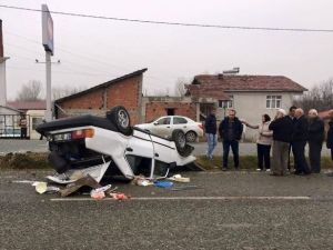 Orta Refüje Çarpan Otomobil Takla Attı