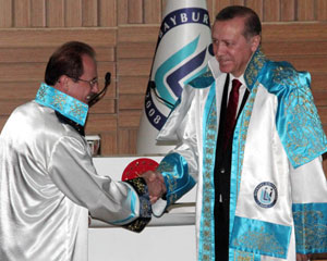 Cumhurbaşkanı Erdoğan'a Bayburt Üniversitesi'nde fahri doktora unvanı verildi
