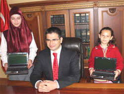 Hediye Bilgisayarlarına Kavuştular