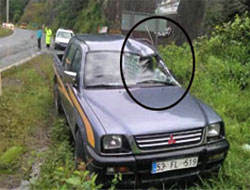 Kamyonetin Üstüne Taş Düştü