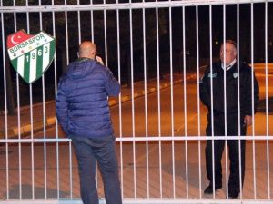 Bursaspor Taraftarından "İstifa" Protestosu