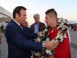 Canik’ten Dünya Şampiyonuna Karşılama