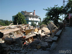 Rize'de 4 Katlı Bina Çöktü