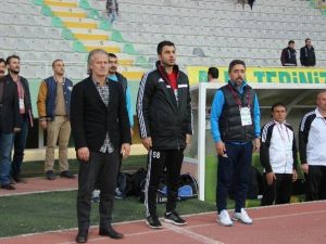 Tugay Kerimoğlu Tribünde 17 Dakika Kalabildi