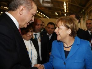 Erdoğan, Zirvede Almanya Başbakanı Merkel İle Sohbet Etti
