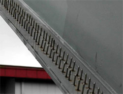 Üstgeçitteki İntiharlara Çivili Önlem