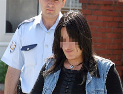 Yabancı kadına tecavüz edip erkeklere sattı
