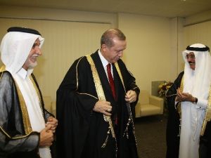 Erdoğan’a Katar’da Fahri Doktora Unvanı Verildi