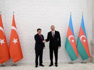 Başbakan Davutoğlu Aliyev’le Görüştü