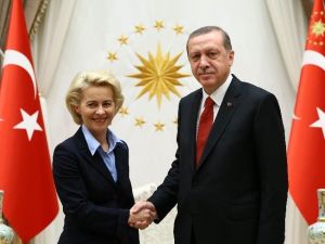 Cumhurbaşkanı Erdoğan, Almanya Savunma Bakanı’nı Kabul Etti