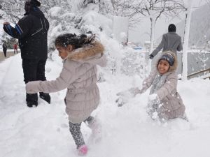 Sıcaklardan Kaçan Araplar Uzungöl’ü Tercih Ediyor