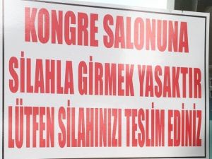 Trabzonspor Kongresi’nde ‘Silahla Girmek Yasaktır’ Tabelası