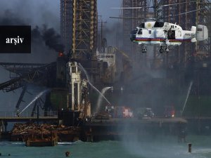 Petrol platformundaki yangında denize düşen bottaki 30 kişi kayboldu