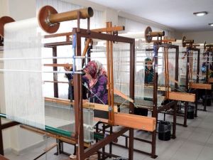 Başkan Gümrükçüoğlu, Kadınlarla Feretiko Dokudu