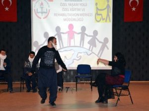 Kelkit’te Engelliler Günü ‘En Büyük Engel Sevgisizlik’ Temasıyla Kutlandı