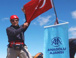 Kaçkar Dağı'nın Zirvesine AA Flaması Diktiler