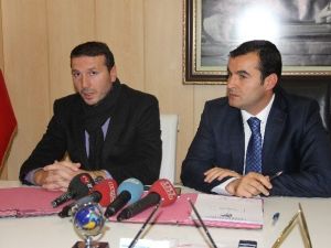 Büyükşehir Belediyespor Bayram Bektaş İle Sözleşme İmzaladı