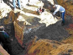 Ev Temelinde Bin 900 Yıllık Lahit Bulundu