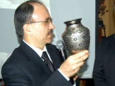 Vali Şarbak tabuları yıkıyor