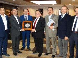 İran Ambargonun Bitmesi İle Uluslararası Ticareti Trabzon’dan Başlatmak İstiyor
