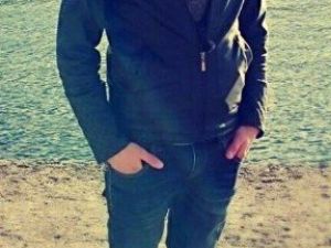 Sevgilisi Terk Edince Kendini Bıçakladı