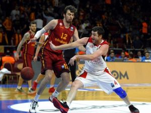Rus Takımı Başkanı Galatasaray Maçında Sahaya İndi