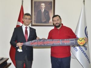 Esogü’den Eskişehirspor’a Dev Bayraklı Destek
