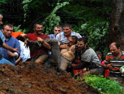 İkiz Kardeşler Heyelanda Kayboldu - VİDEO