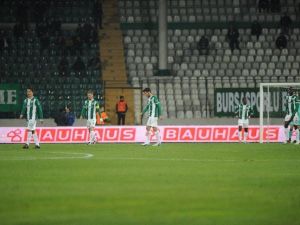 Bursaspor’da Futbolculara 100’er Bin Tl Para Cezası