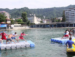 Su Üzerinde Halat Çektiler