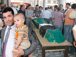 Baba Oğul Rizede Defnedildi-VİDEO