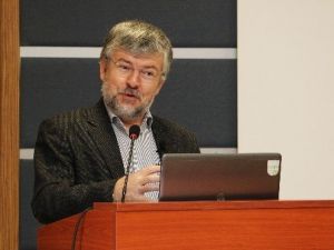 Kbü’de ‘Dünyamızı Yeniden Şekillendiren İnsanımız’ Konferansı