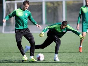 Bursaspor, Suni Çimde Çalıştı