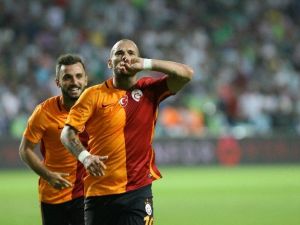 Sneıjder, Derbilere Damga Vuruyor