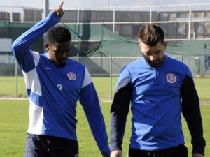 Eto’o Antrenör Gibi