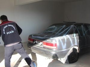 Garajdaki Araçların Lastiklerini Kestiler