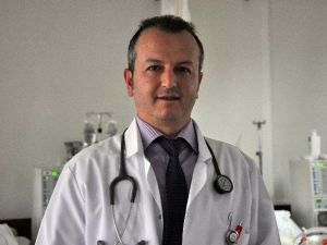 Doçent Olmasına Rağmen Devlet Hastanesinde Görev Yapıyor