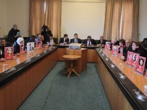 Chp Ve Hdp Grup Başkanvekilleri Suruç’ta Ölenlerin Ailelerini Kabul Etti