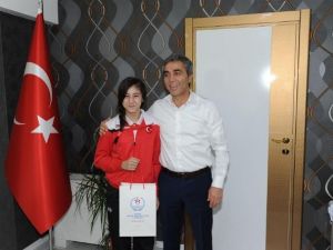 Trabzonlu Minik Bayan Güreşçiler Balkan Şampiyonası’ndan Altınla Döndü