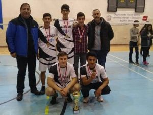 Badmintonda Enver Ören Lisesi Farkı