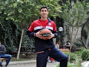 2.06’lık Boyuyla “En Küçük” Oldu