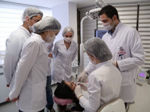 Diş Eti Rahatsızlıkları, Diş Problemlerine Sebep Oluyor