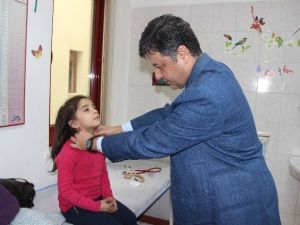 Çocukların Sürekli Aynı Beden Kıyafet Giymesi Hastalık Habercisi