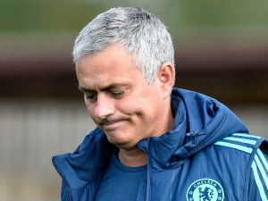 Chelsea, Mourınho İle Yollarını Ayırdı