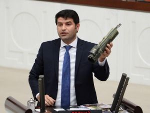 Meclis Kürsüsü Cephanelik Gibi