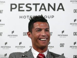 Ronaldo Otelcilik İşine Girdi