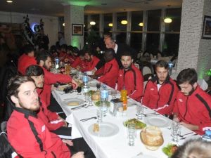 Akçakocalı Esnaftan Akçakocaspor’a Moral Yemeği
