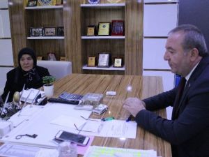 Lazlı Nineden Başkan Şahiner’e Teşekkür Ziyareti