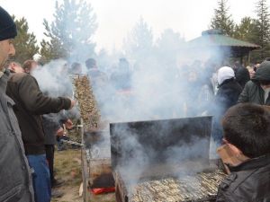 Niğde’de 1 Ton Hamsi Dağıtıldı
